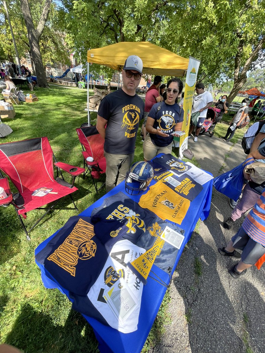 Mr_Escamilla1's tweet photo. Fun engaging with lots of our Foreman families at our local Back to School Bash organized by @WillGuzzardi It’s all about seeing our Hornets on 8/30/21. Thanks to our dedicated APs @StachowiakCPS &amp; @Ms_Zaki1 https://t.co/tb60QI26js