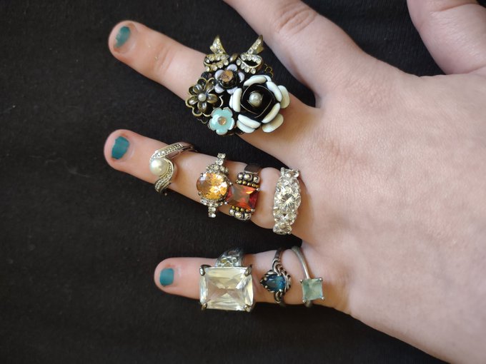 A sub who makes you jewelry (and buys some too)? 10/10 recommend  ★fidnom femdom finD ★ https://t.co<a href="/tag/mytwitteranniversary"class="tags"><span>#mytwitteranniversary</span></a>