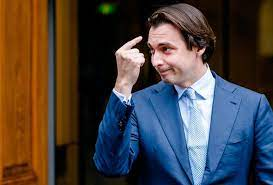 Vroeger dacht je bij iemand die op Thierry Baudet stemde.
Wat een extreemrechtse engerd.
Nu weet je het zeker.
De persoon is #knettergek.
Maar dan ook helemaal.