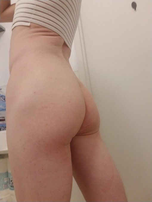Going cammando still in alot of pain so not dressing up sorry I'll be all dressed up again soon enough