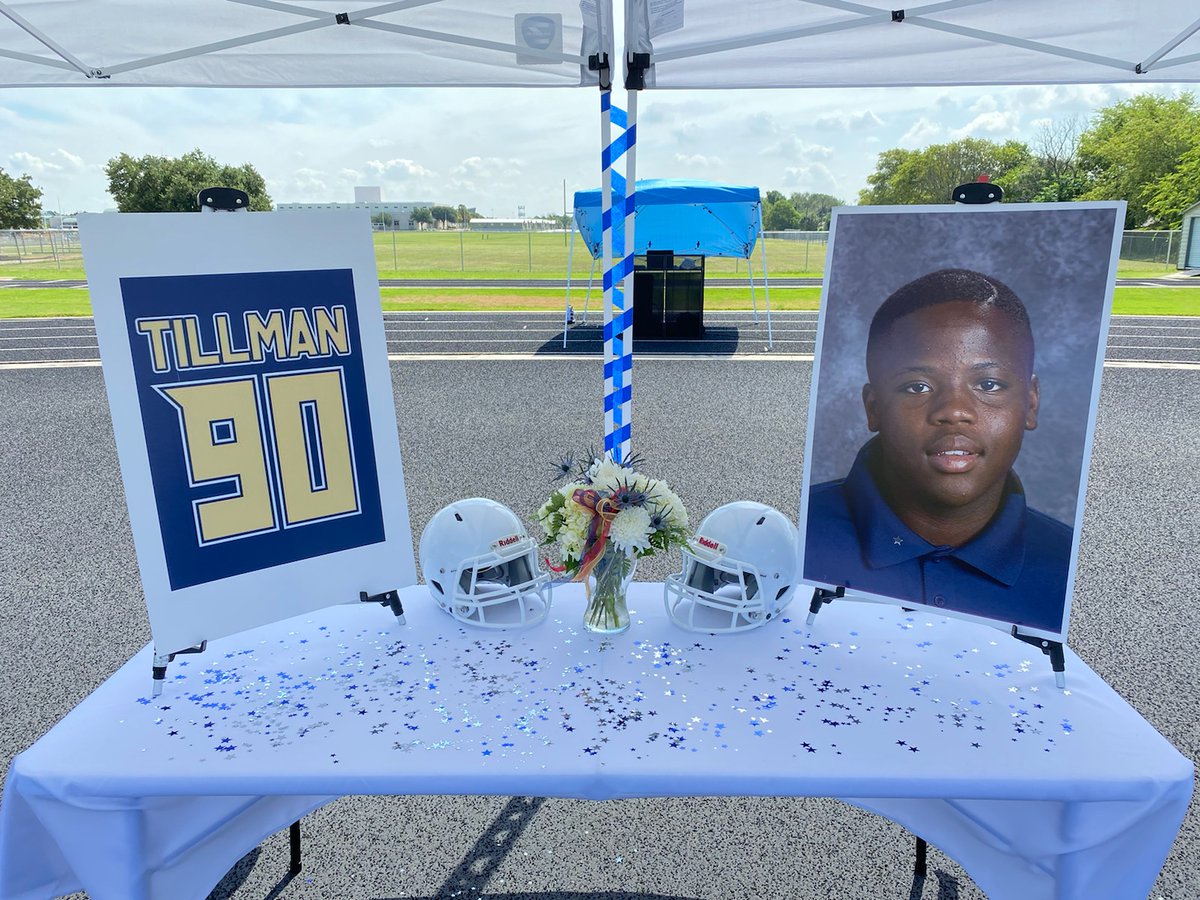 mrscatterton's tweet image. Today,  we celebrated the life of Hernandez alum, Demarion Tillman. D was an exceptional friend, brother, son, and bulldog.  Gone but never forgotten. #onceabulldogalwaysabulldog