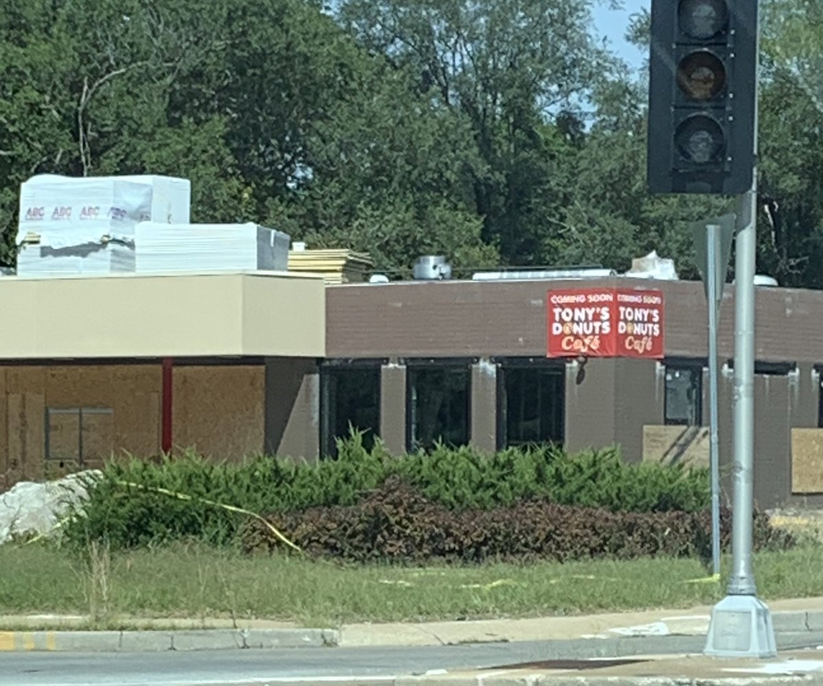 YES!!! The dormant QT in Maryland Heights will soon be a brand spanking new <a href="/TonysDonuts/">Tony's Donuts & Cafe</a>!!!! ❤️🍩☕️❤️