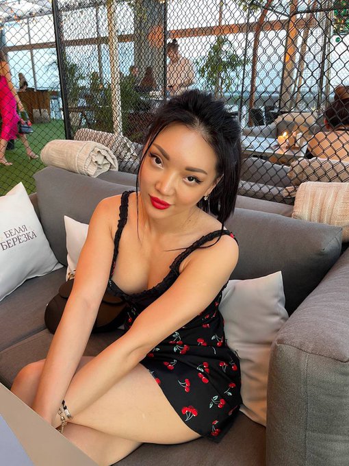 Hey babe 😘 I have a special offer for you 💕  https://t.co/OSJq6XfTJO  It will only be available for a