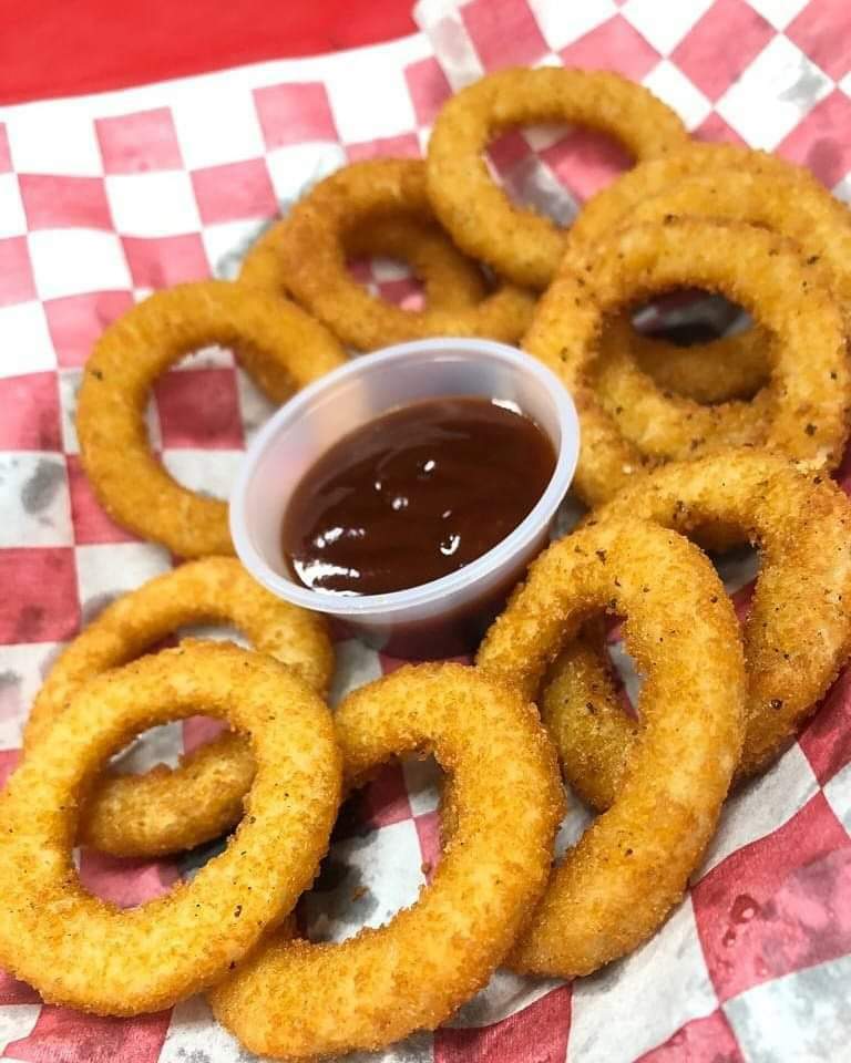 CombiBurger's tweet photo. Unos aros de cebolla para empezar la comida , seguidos de tu burger favorita 👌🏻.

Horario especial con atención de 12 a 9 PM.
 
🛵 Servicio a domicilio por medio de la aplicación Rappi ó DiDi Food.

📞 Ordena y Recoge al llamando al 6621878227 ó via WhatsApp. https://t.co/csVs0Wuw6R