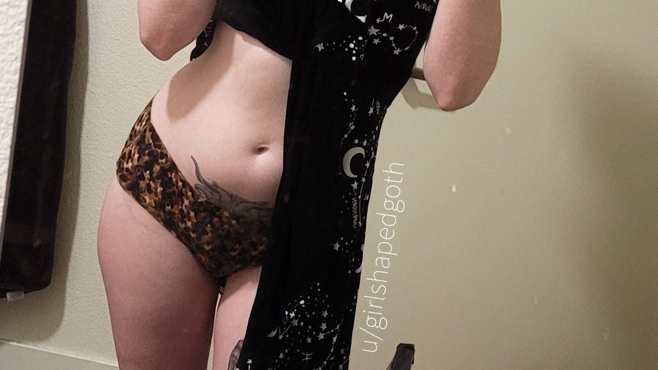 If I get 10 more subs on OF by Sunday I'll post a video of me ass fucking my gf with a glass dildo 😎 https://t.co/l4a77liQDF