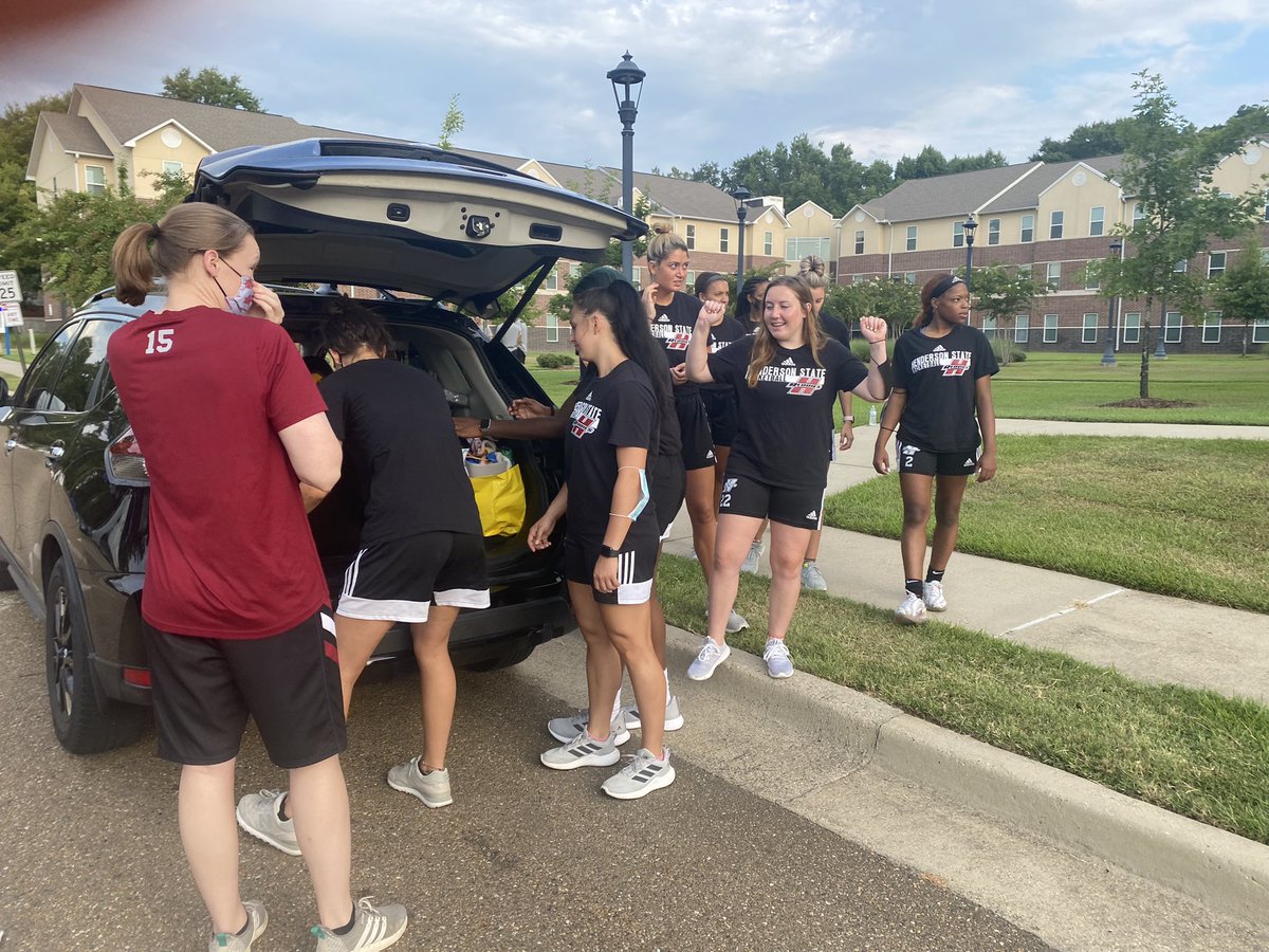ReddiesWBB's tweet photo. 2021-2022 squad complete! Move in day success and Reddie to get rolling! https://t.co/RXs5URd4fM