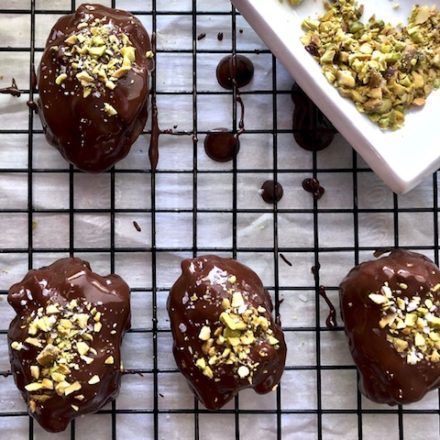 Today is the first day of #TheGoatGames2021! LET THE GAMES BEGIN!!! If you're feeling a little tired and in need of a pick-me-up, check out this recipe for Baklava Stuffed Dates on @JVM buff.ly/3yFMxmi #VeganRecipe #VeganFood #JaneUnchained