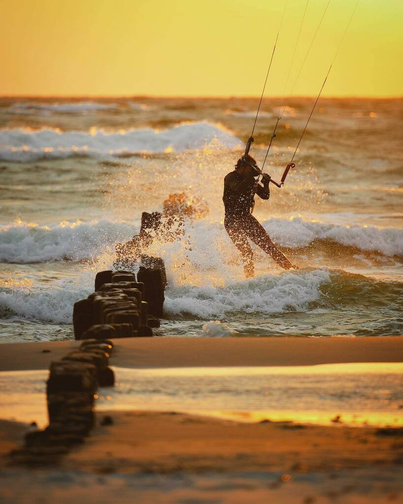 NejauNet's tweet photo. Waves #Preila #Lithuania #Z7 #NikonZ7 #nikon70200 #nikon70200z #nikkor70200s #nikonmirrorless #andriusaleksandravicius #Lietuva #summer2021 @nikoneurope #beautifullithuania #realisbeautiful #curonianspit #curonianspitnationalpark #kursiunerija #neringa #… https://t.co/VvuBWPcnUZ https://t.co/5Bk7UCRcXp