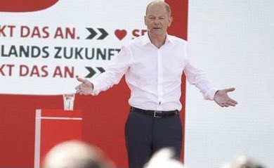 MatthiasKalle's tweet photo. Der große Verlierer dieses Bundestagswahlkampfs ist die Krawatte. https://t.co/OoQ2SaginC