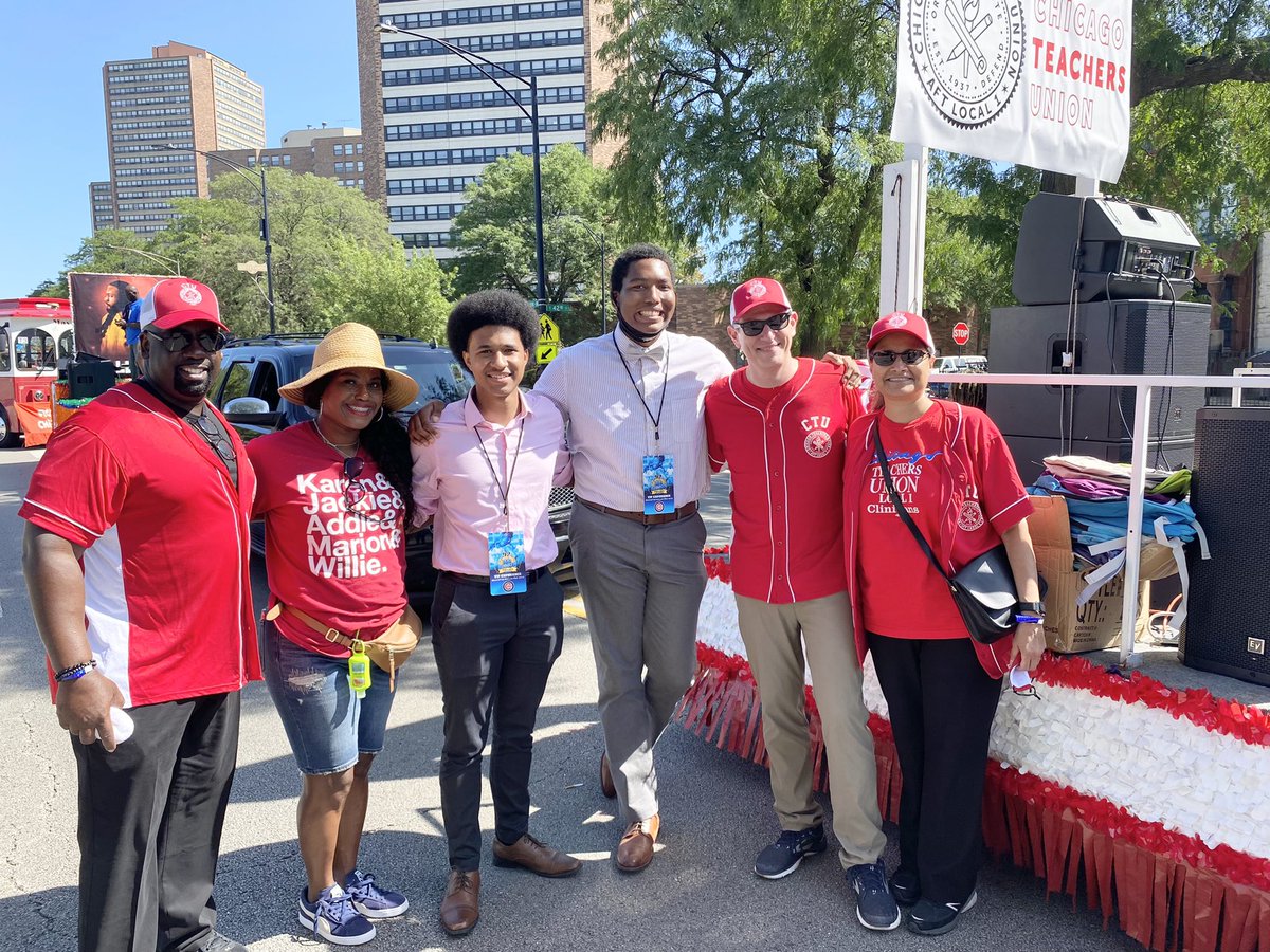 fedingram's tweet photo. .@CTULocal1 does not disappoint… Strong community support, free vaccination clinics, book bag and school supply give aways, free food, dancing, lots of members and a message of #Back2School4All TY Jessie and Stacey @AFTunion #AFTSTRONG #IamAFT #CTUstrong 💪🏾 https://t.co/7JBTLwkdpr