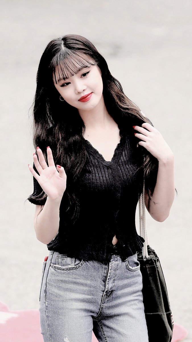 FYKlNGDOM's tweet photo. [ 𝐅𝐀𝐍𝐓𝐀𝐊𝐄𝐍 ] 
                  ᴄʜᴇʟsᴇᴀ ᴀᴛᴛᴇɴᴅɪɴɢ sɪʀᴇɴs' 'sᴜᴍᴍᴇʀ ǫᴜᴇᴇɴs' sʜᴏᴡᴄᴀsᴇ. https://t.co/s46wcM3Dsy