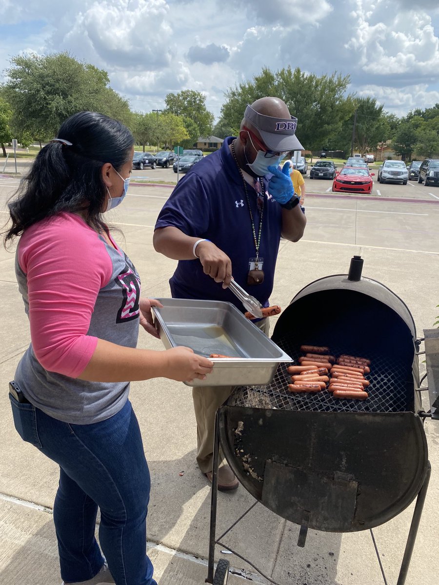 RubyYoungPSA's tweet photo. Mr. Greenwood and Mrs. Torres on the grill! More pics from today’s mixer. #Rubyyoung #PSTEAM #thelegacycontinues #RYPSA https://t.co/7wHa0PIfuT