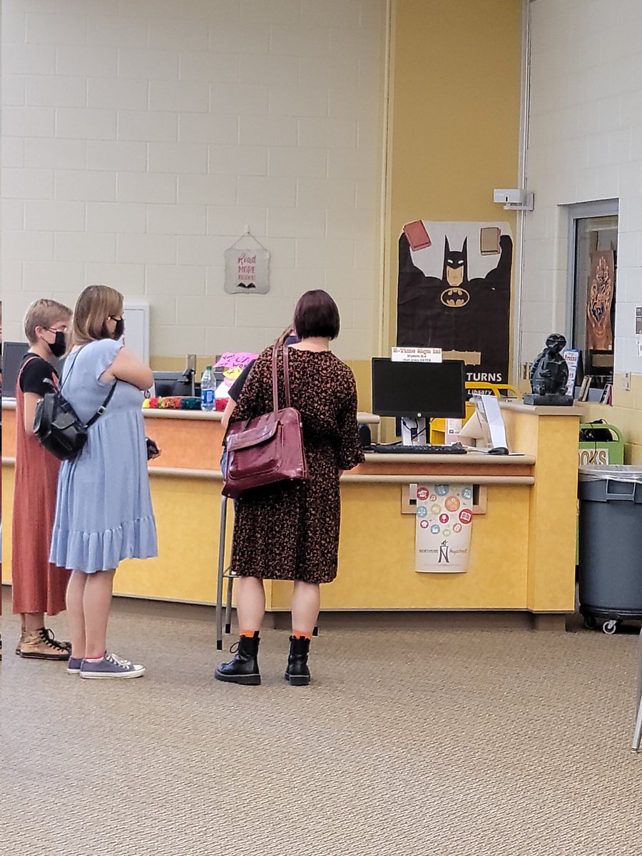GiftedMrsGuzman's tweet photo. Having fun @NISDBernal for Prep Day handing out schedules and meeting all the new 6th graders ready to learn #NISDreunited #backtogetherbetter #BackToSchool https://t.co/riOxpu8o1X
