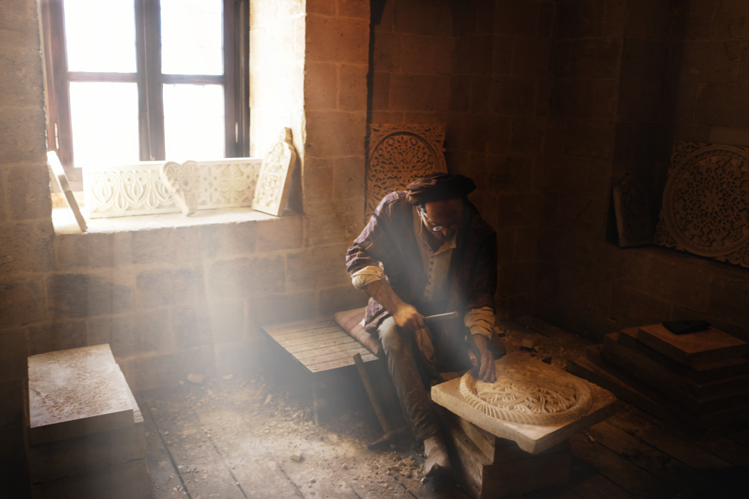 #Kurdish Stone Mason

#handcraft #oldman #traditional #stoneEngraving #sculpture #sculpting #mason #dramatic #dramaticPhotography #travelPhotography #kurdishMan #stoneart #art #windowlight #warmphoto #KurdishArt 