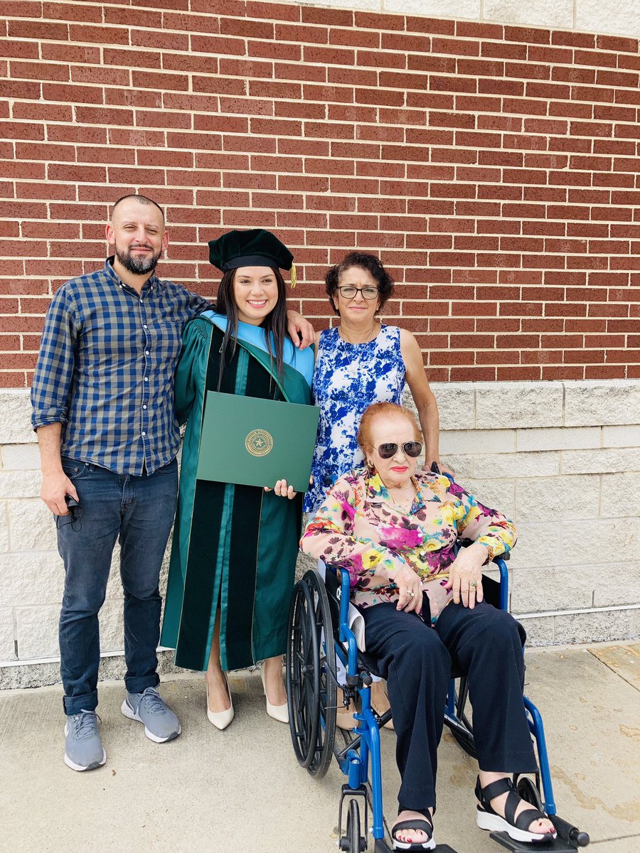 brpage12's tweet photo. Doctoral Baylor Commencement- today was a day to celebrate, to reflect on my three years of hard work at Baylor, and to feel so grateful to my family and friends supporting me through and through. #baylorgrad #baylorgraduation #baylorDOC https://t.co/WQSY4pVxvy