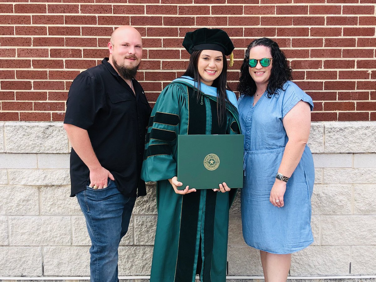 brpage12's tweet photo. Doctoral Baylor Commencement- today was a day to celebrate, to reflect on my three years of hard work at Baylor, and to feel so grateful to my family and friends supporting me through and through. #baylorgrad #baylorgraduation #baylorDOC https://t.co/vO0pxO1Ytr