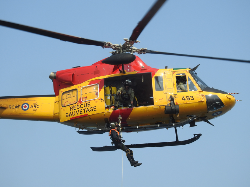 GardeCotiereCAN's tweet photo. Nous nous entraînons fréquemment avec nos partenaires de #RechercheEtSauvetage du 424e Escadron de @ARC_RCAF. Récemment, l'équipe de Goderich et le #ESC424 ont particpé à un exercice conjoint sur le lac Huron. #LunionFaitLaForce @OperationsArc @JRCCTrentCCCOS https://t.co/gXieZymCRL