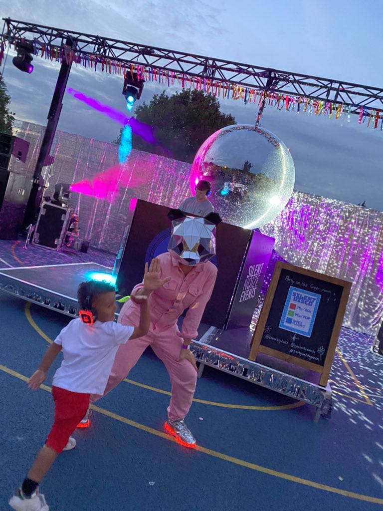 OpusArtsEvents's tweet photo. Silent disco to complete our Holbrooks #partyonthegreen !
@Coventry2021 

Kids have been brilliant today. Hope you’ve enjoyed it everyone! https://t.co/KOMUF2W5a8