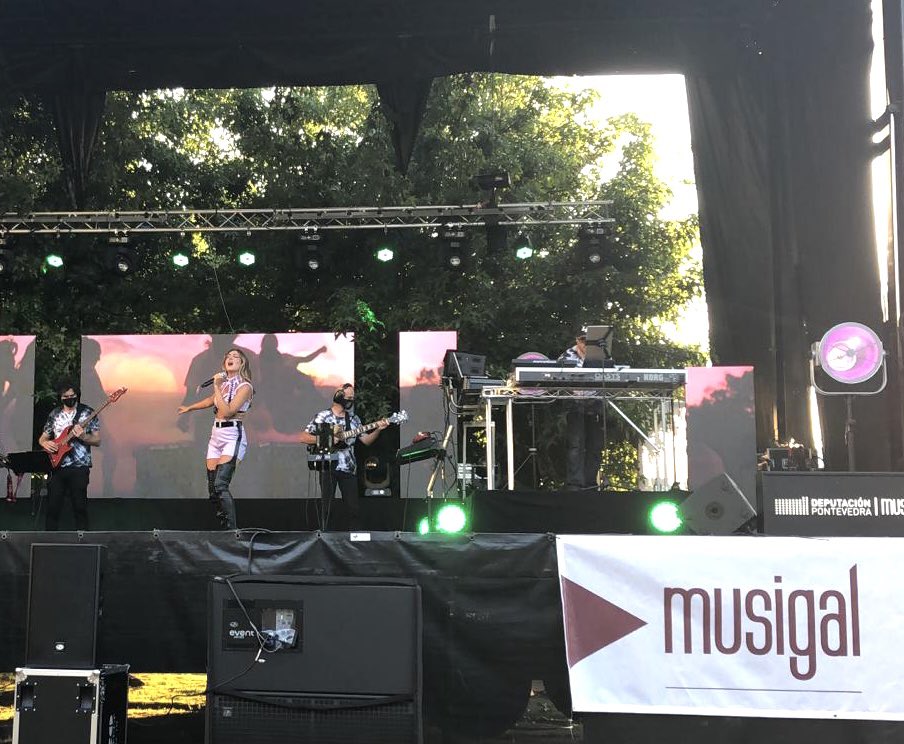 Noites de #Musigal #MondarizBalneario <a href="/AndreaPousa/">Andrea Pousa</a> <a href="/AgisGregorio/">Gregorio Agís</a>