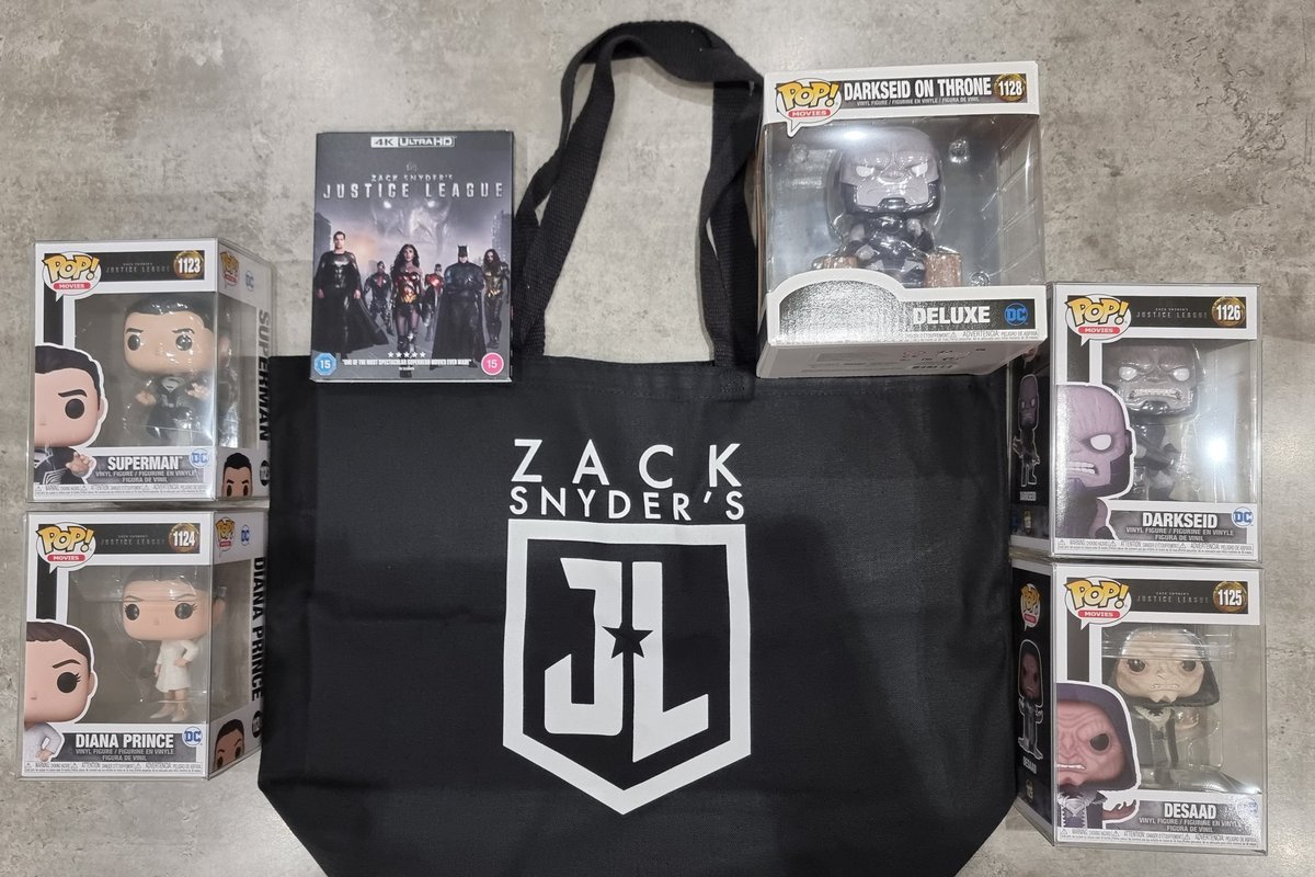_DCWorld's tweet photo. WIN..
5 Justice League pops, 4K movie and Cool Bag to put it all in!
Thanks to @GeekGarageUK1
https://t.co/axQb5hbaSx 
To Enter...
👉Follow us
👉Retweet this post 
👉Tag friends for bonus entry!
One winner will be announced on August 30th
#ZackSnydersJusticeLeague 
#Win #Giveaway https://t.co/qpYwAOGrRK
