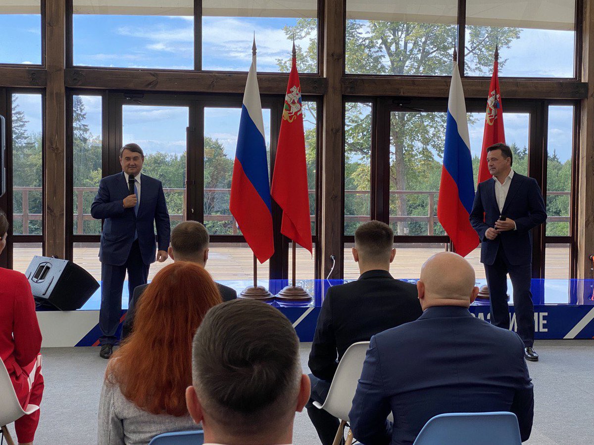 nenashevmp's tweet photo. Во время пребывания в Пересвете,спортивном комплексе Московской области,принял участие в чествовании олимпийских чемпионов,призёров,��х тренеров,проживающих в регионе.Победителей Олимпиады в Токио поздравили:Помощник Президента России И.Левитин,Губернатор области А.Воробьёв https://t.co/Ly8ioK4GWH