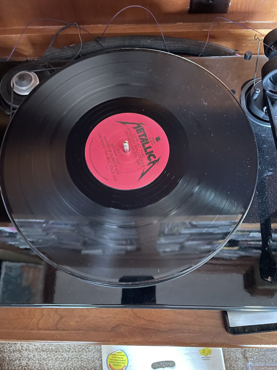 clanceman65's tweet image. As I wait for #Metallica #BlackAlbum #SuperDeluxeBoxSet 

Now Playing: @Metallica #LiveAtTheAragonBallroom Chicago, IL 5.25.86 from #MasterOfPuppets Super Deluxe Box 

#SaturdaySounds 🎶 #vinylrecords