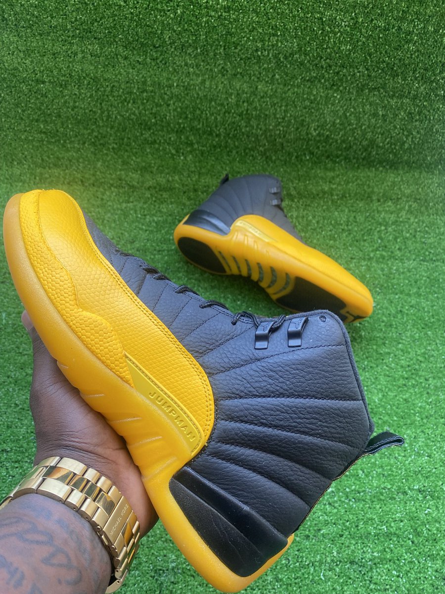 757tp2's tweet image. 🚨Twitter do y’all thing!!🚨
•
•
•
I’m new to Phoenix AZ, and I have recently decided to chase my dream and start my own sneaker reseller business. I stay with the latest Yeezy’s , Jordan’s, and Dunks in stock .👟🔥 I’m not trying to beat nobody over the head come get right🤝