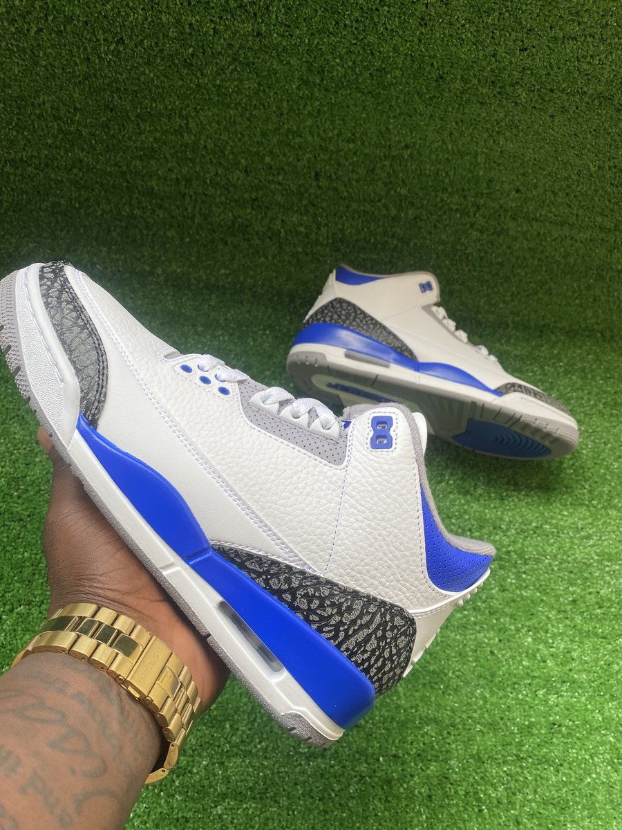 757tp2's tweet image. 🚨Twitter do y’all thing!!🚨
•
•
•
I’m new to Phoenix AZ, and I have recently decided to chase my dream and start my own sneaker reseller business. I stay with the latest Yeezy’s , Jordan’s, and Dunks in stock .👟🔥 I’m not trying to beat nobody over the head come get right🤝