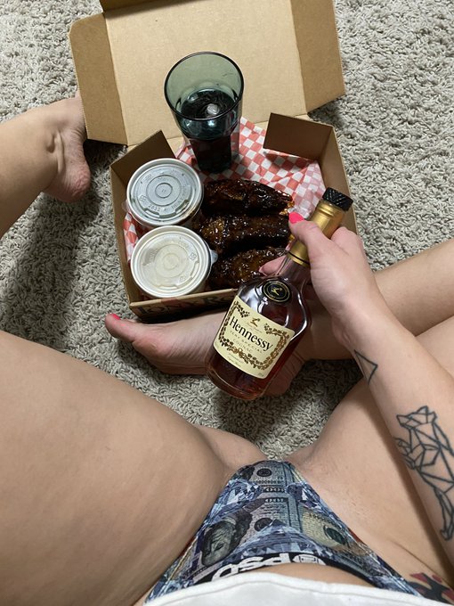 Mama stay eating good every night 😜 https://t.co/gzhm7M2fef<a href="/tag/booty"class="tags"><span>#booty</span></a><a href="/tag/neon"class="tags"><span>#neon</span></a><a href="/tag/titties"class="tags"><span>#titties</span></a><a href="/tag/sundayfunday"class="tags"><span>#sundayfunday</span></a><a href="/tag/topless"class="tags"><span>#topless</span></a><a href="/tag/tanning"class="tags"><span>#tanning</span></a>