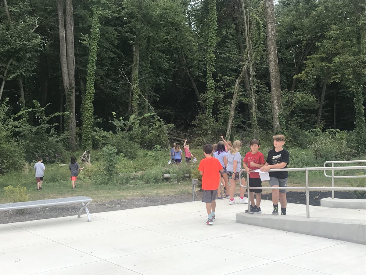 bvkkids's tweet image. Great first week in 5th grade science! #msscience #wearehuskies