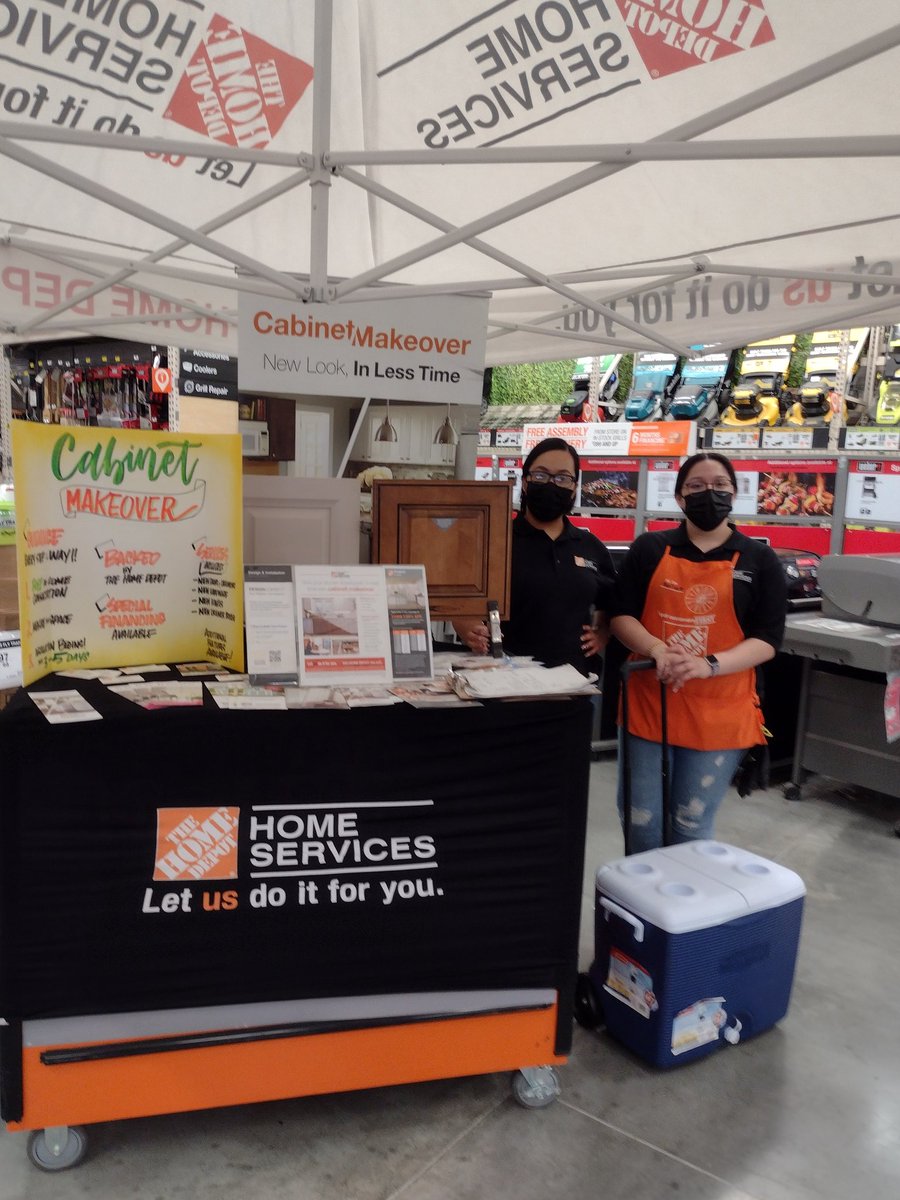 GaryGreenleaf1's tweet photo. Team 6874 driving specialty focus cabinet makeover and countertops. Way to go Denise, Aalyssa and Bella! @sasm6874 @KyleHd6874 https://t.co/OefqmHliJD