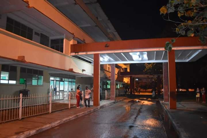 Omar_DPRHolguin's tweet photo. #VillaClara #Ahora Total calma en el hospital Nuevo "Arnaldo Milián Castro" de Santa Clara.

Desde allí el reporte de @BoliviaTamara 

#VillaClara #PonleCorazón que #CubaSalva
@TLcubanacan @telecristaltv @radiocmhw https://t.co/nbBhDzun5C
