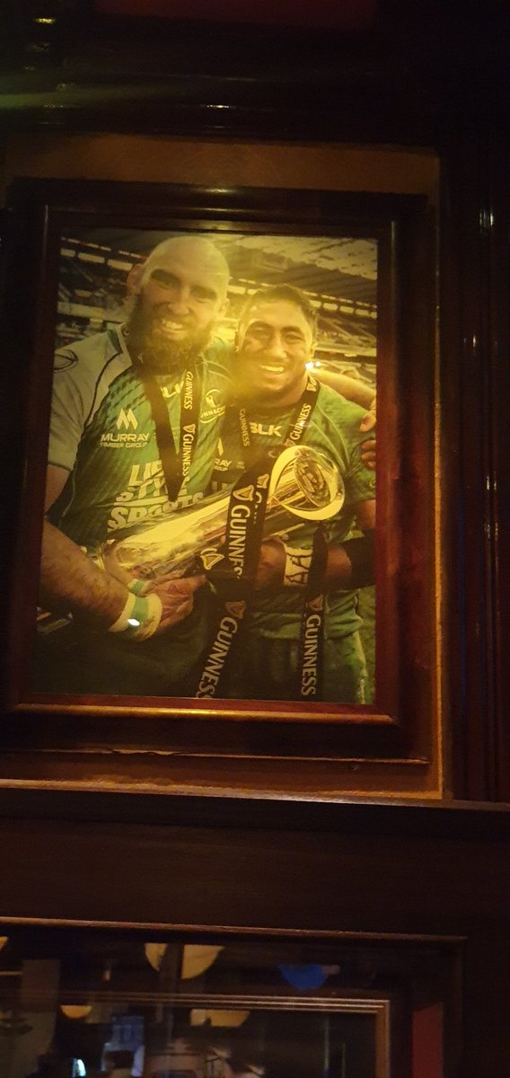 2 of the finest @connachtrugby legends looking down on us in @SonnyMolloys @bundeeaki12 @JohnMuldoon8