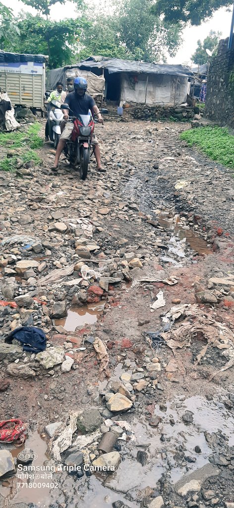 yogeshbole18's tweet photo. हे स्वतंत्र आहे? यासाठी स्वातंत्रवीरांनी स्वतःचे जीवन अर्पण केले?आम्हीभारताचे नागरिक नाही का? 
@PMOIndia
@CMOMaharashtra
@MoHUA_India 
@mybmcSWM 
@MumbaiPolice @CPMumbaiPolice तुम्ही तरी यांची दखल घ्या पत्रकार @bbcnewsmarathi @News18lokmat @JaiMaharashtraN @ANI 
Yogesh 7718009402 https://t.co/CnBxIxErFW