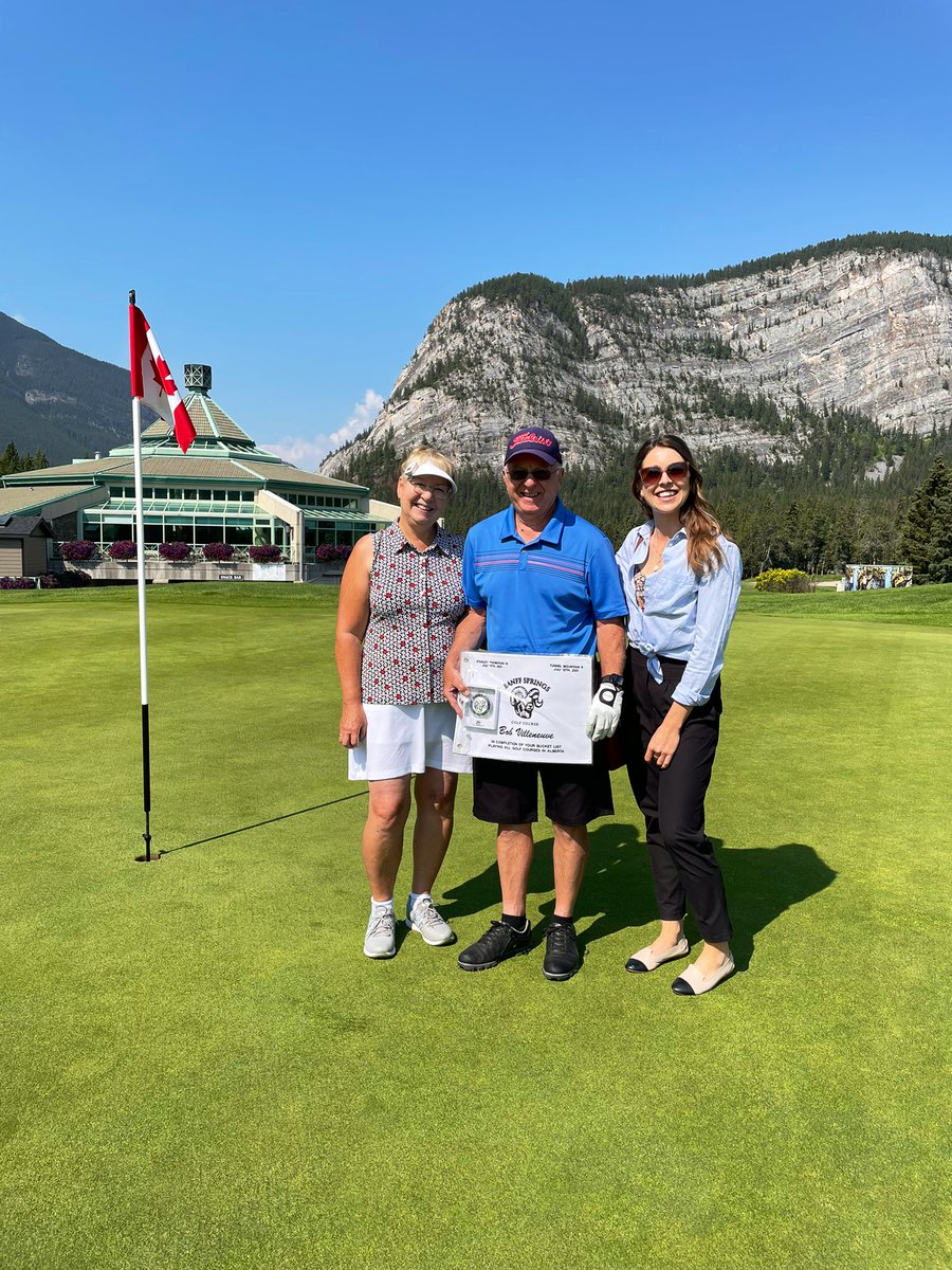 A few wks ago @GolfinBanff invited me to their incredible track and we all watched Bob complete his multi-year quest of playing EVERY course in #Alberta. I wrote the story for @SCOREGolf mag. Read how this guy completed his big goal: scoregolf.com/feature/albert… #scoregolf #top59