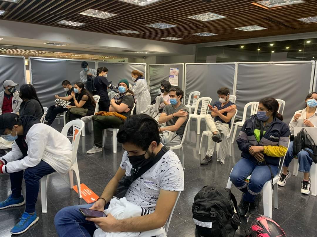 Ronaldfvargass's tweet photo. Gran jornada la de hoy.
Les cuento que la Universidad ya está realizando las adecuaciones en la concha acústica para instalar nuevos puestos de vacunación con el objetivo de atender a toda la comunidad Universitaria, una gran gestión por parte de la @un_bogota
#ProntoRegresamos https://t.co/EGyVsczxGB