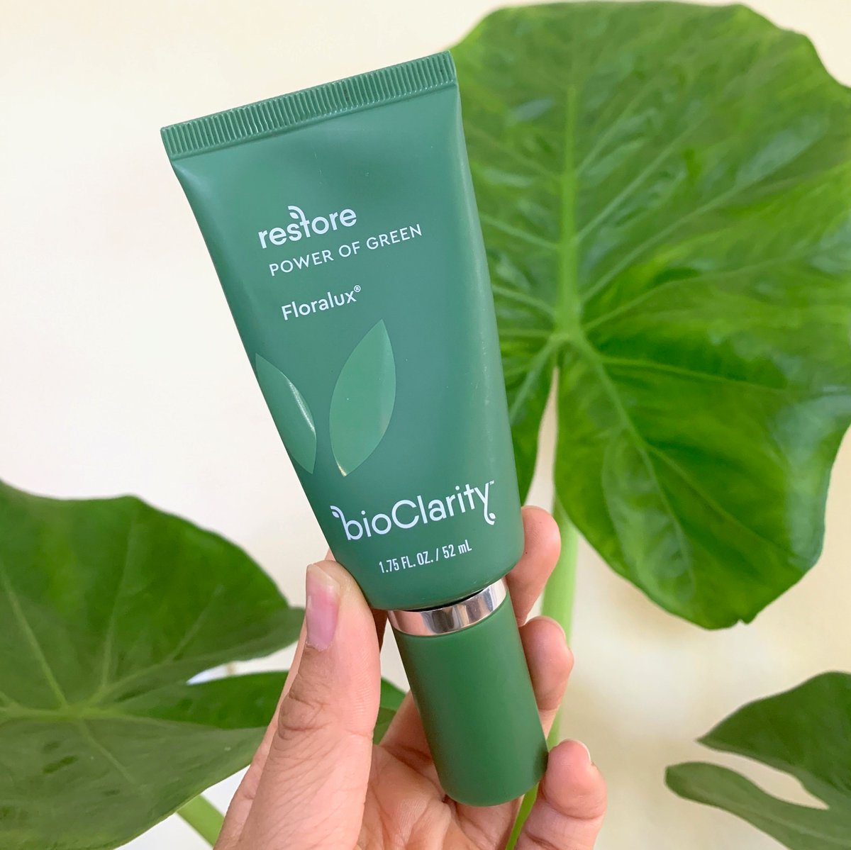 "Such a a refreshing gel that vanishes my redness and pimples. My skin is so much clearer and glowing after using this twice a day. It is like a green smoothie for your face and sits well under makeup too." - Jaclyn I. on Restore ⭐⭐⭐⭐⭐