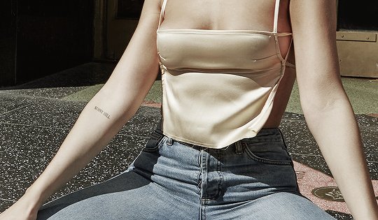 picsdlipa's tweet photo. Dua Lipa for US OF AMERICA + Details https://t.co/k2AauY72Cj