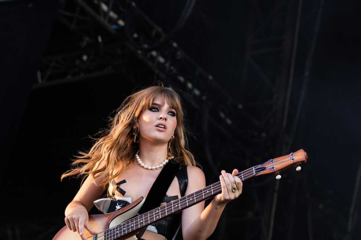 Victoria on stage at Ronquieres Festival! 