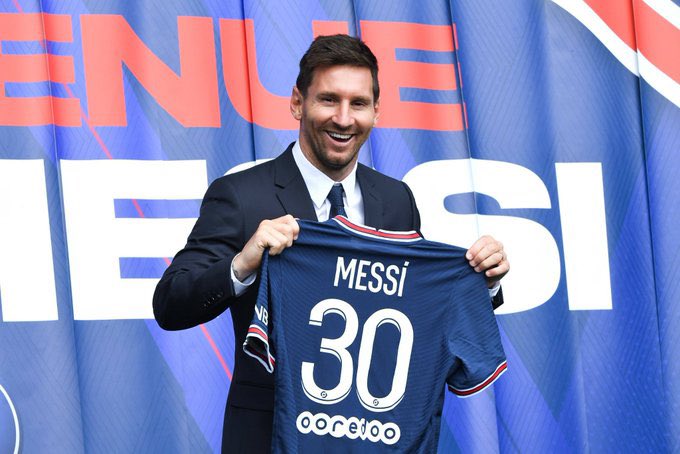 HipTv's tweet photo. Leo Messi has become the fastest sportsman in history to sell over ONE million shirts for his club. 3⃣0⃣ https://t.co/o6f7F4ppiD