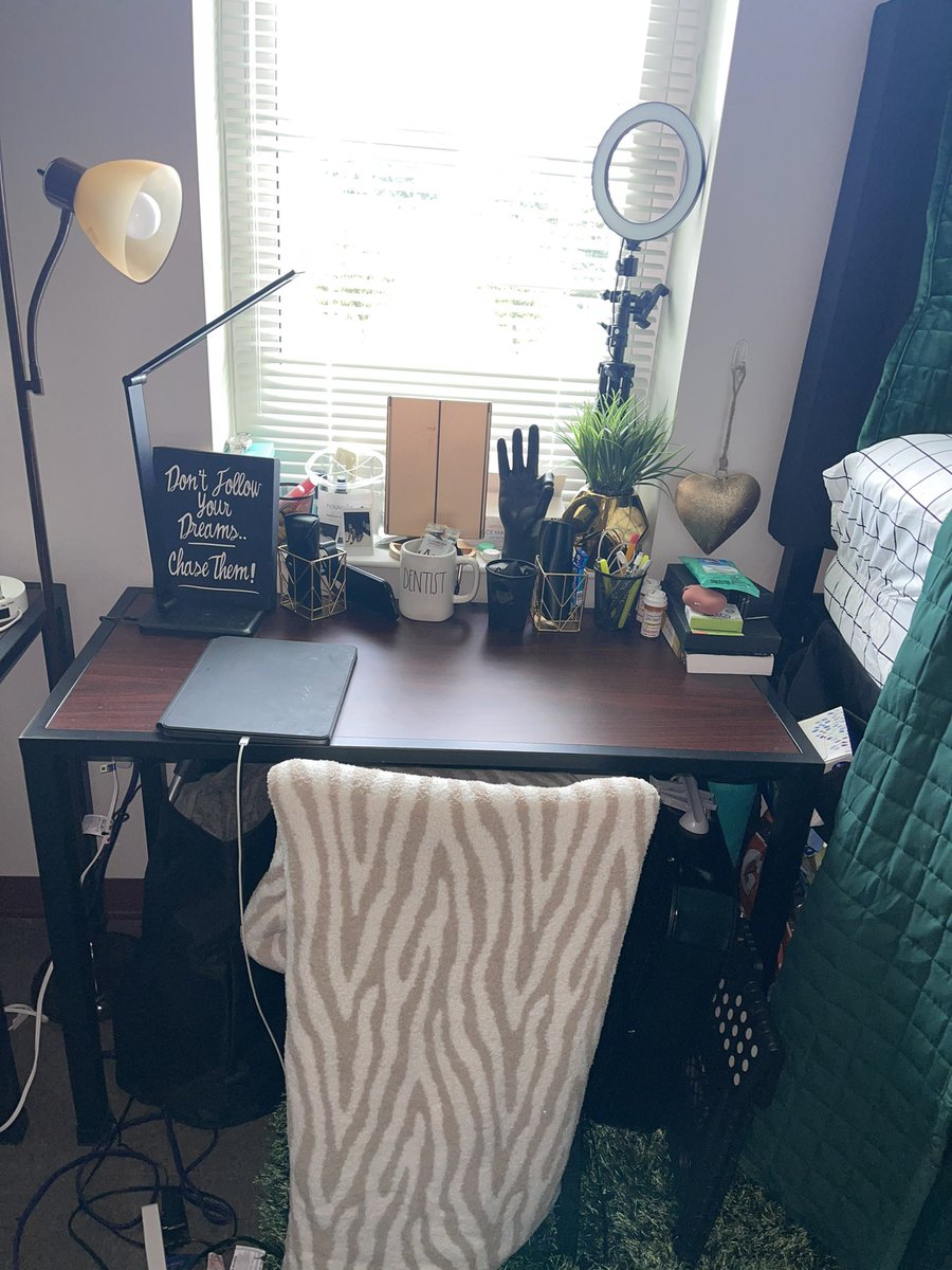 E_2Phye's tweet photo. All I said was “Ma I need that SJ design touch” lets just say she understood the assignment. Thank you “Saweetie”
#SJdesigns #AAMU #dormroomdecor #aamu22 https://t.co/9Xl17oI4Ht
