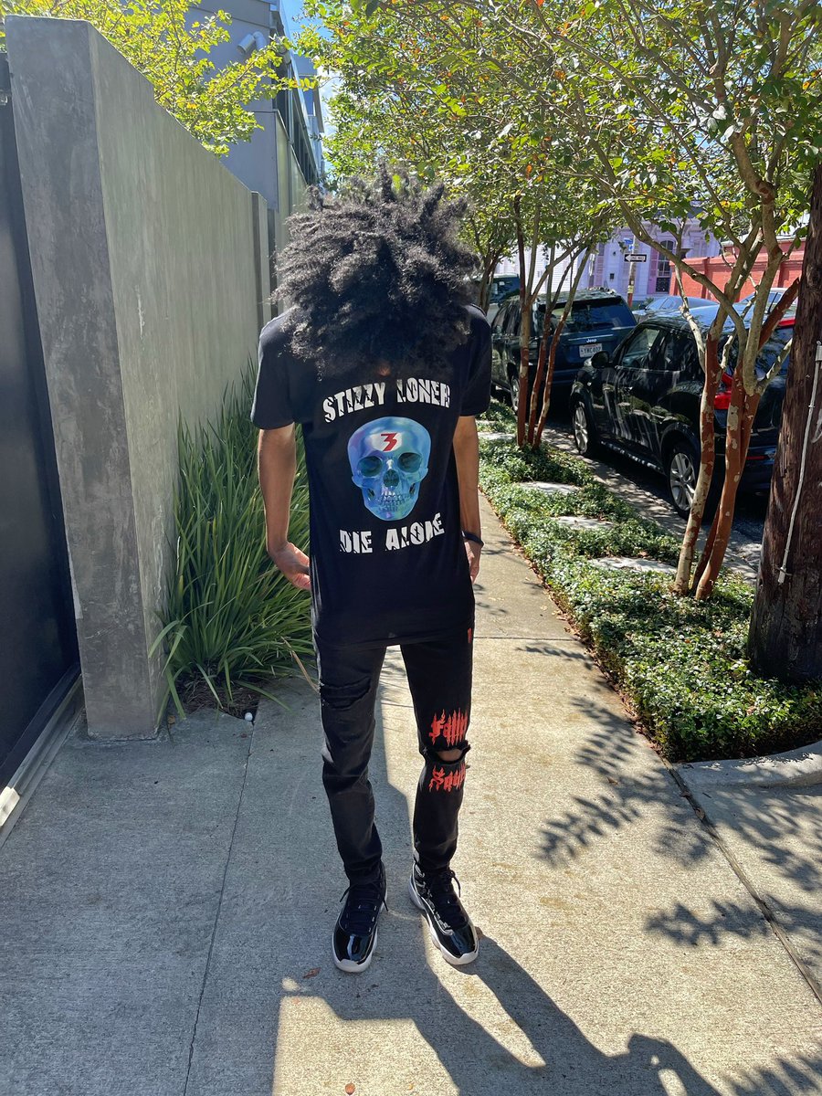 I go insane with my gang but I’m a Stizzy Loner 💀🖤 #stizzyloner  
Shirt: <a href="/StizzyLoner/">sL³ 🧸</a> 
Ski: <a href="/StizzyLoner/">sL³ 🧸</a>
