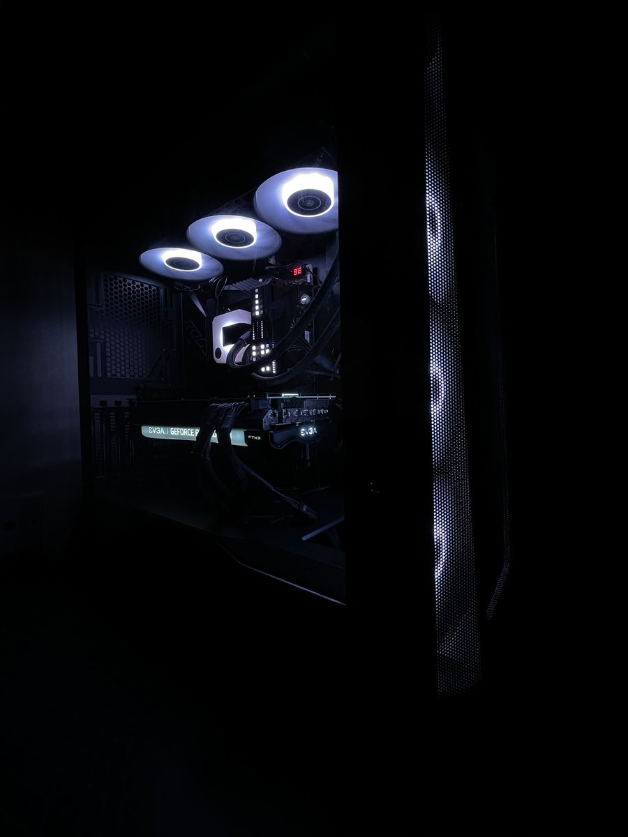 er01i's tweet photo. PC Build :
- Ryzen 9 5900x 
- ASUS ROG Crosshair VIII Dark Hero 
- Evga 3080ti FTW3
- SAMSUNG 980 PRO 1TB
- SAMSUNG 970 EVO Plus  1TB
- EK 360mm AIO Cooler
- Corsair Dominator Platinum 32GB
- EVGA SuperNOVA PLATINUM 850W 
- Phanteks P500a

Monitor: Samsung Odyssey G7 https://t.co/rTQEh2uQjm