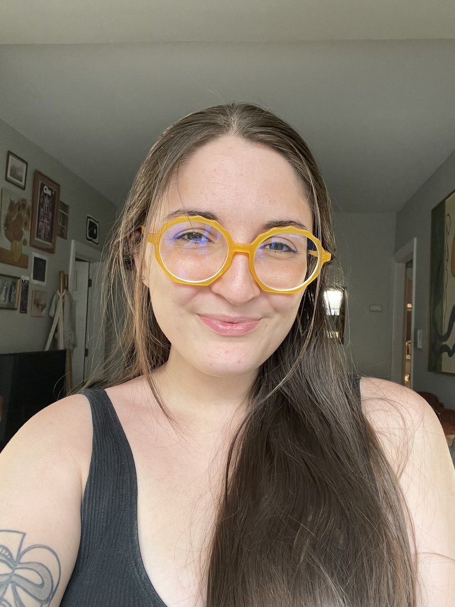 pleaseclapp's tweet image. new glasses ✨also astigmatism is my biggest bully