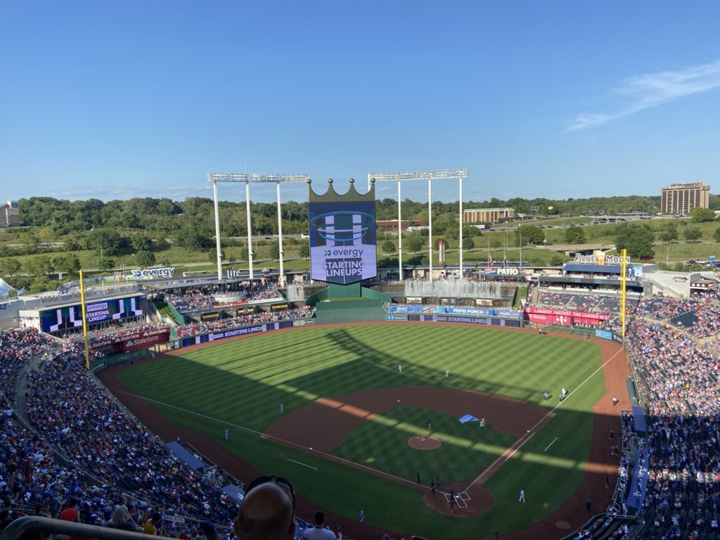 PothCpoth's tweet image. Decided at the last minute to drive to Kansas City to watch the Cardinals tonight and tomorrow afternoon.  Beautiful night for baseball!   Go Cards! ⚾️