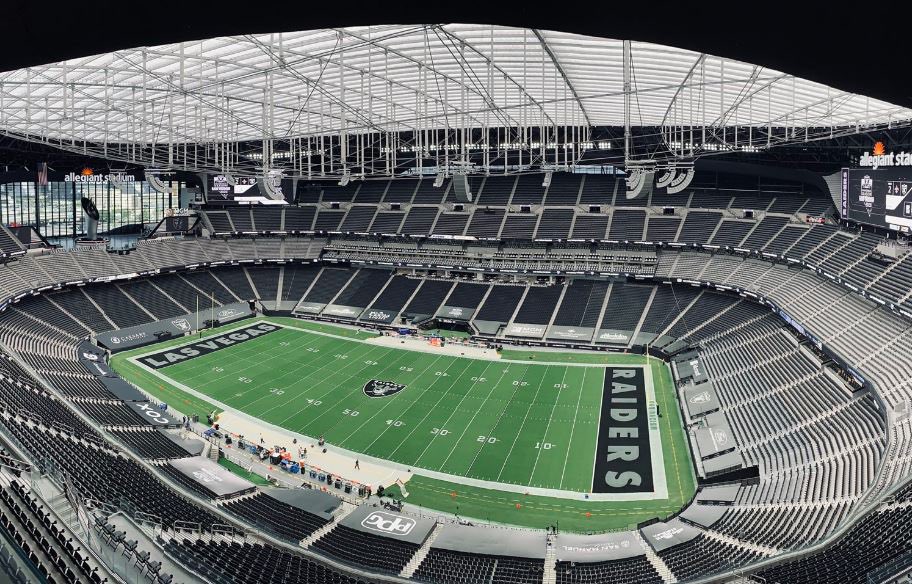 CGProgram's tweet image. One thing I’m interested to see this season - rather, to hear - is which of these two palaces produce more noise. My best guess is Allegiant Stadium. The roof is 27 feet closer to the field and SoFi is a bit more cavernous. We’ll know soon enough.