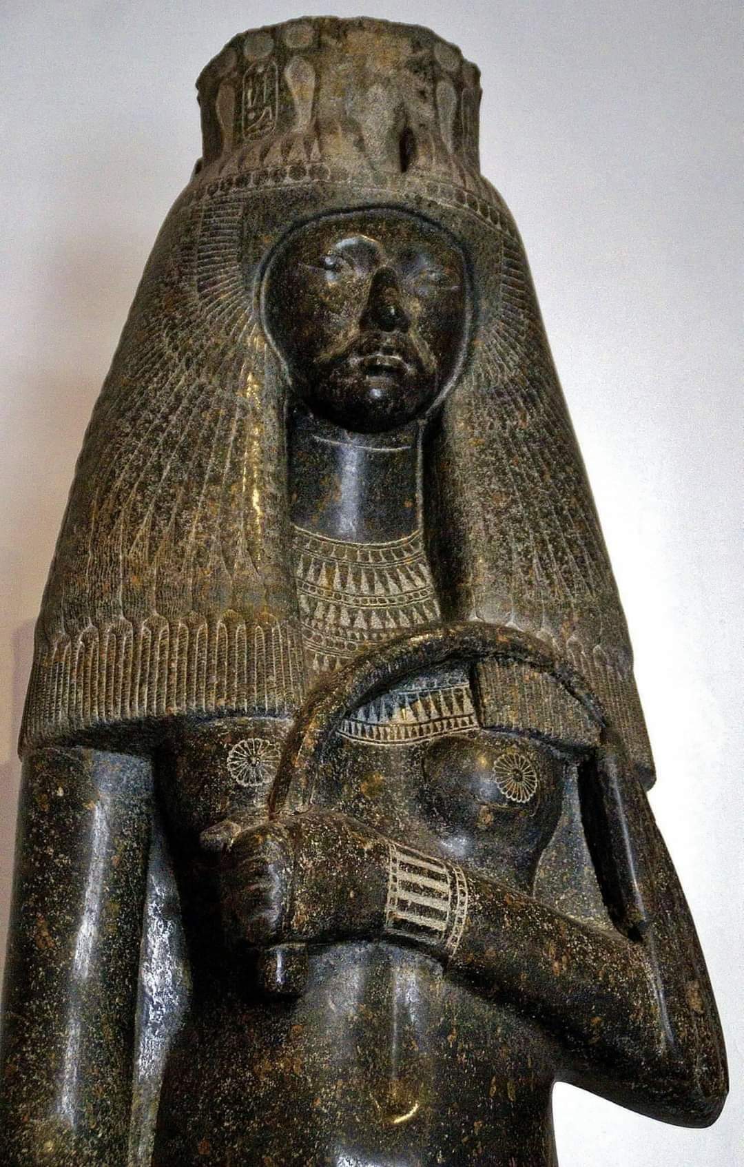 Historia y Arqueología on X: "Estatua de la reina Tuya: Estatua de la  antigua reina egipcia Tuya, también conocida como Tuy o Mut-Tuya ( 1257 a.  C.) Esposa del faraón Seti I