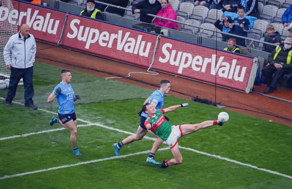 The Play of the Year - Diarmuid O’Connor stretching every sinew of his being to keep Mayo’s hopes alive. 

The ball stays in play, falls to Kevin McLoughlin and he points to make it a four point game in the 63rd minute. #GAA