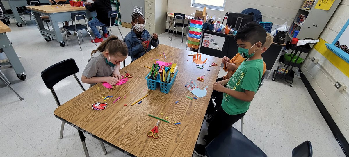 Grade 3 loved Art today and their mechanical hands! <a href="/EMRollinsSTEAM1/">E M Rollins STEAM Academy</a>