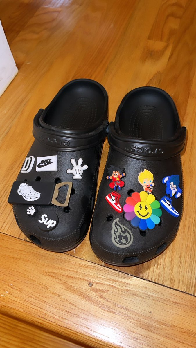dapperdilon's tweet photo. My crocs is a vibe 😎 #crocs https://t.co/Em329KBvbT